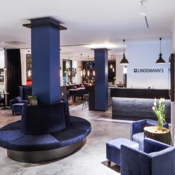 Lobby, Bar und Front Office im LINDEMANN'S der little BIG hotels in Berlin